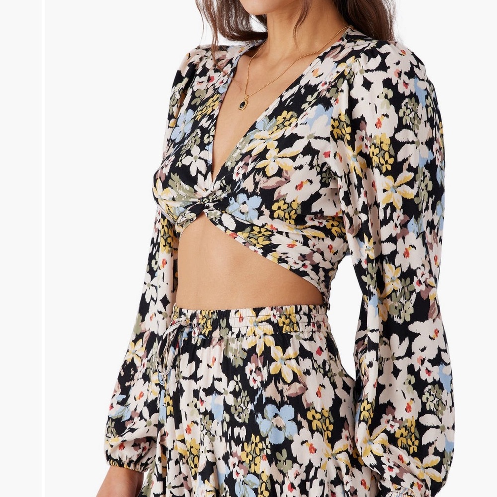 O'Neill Black and White Long Sleeve Crop Blouse, BNWOT